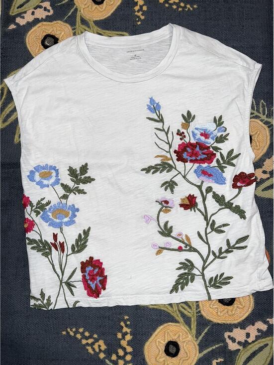 anthropologie Tops - Anthropologie floral Embroidered top S.Medium